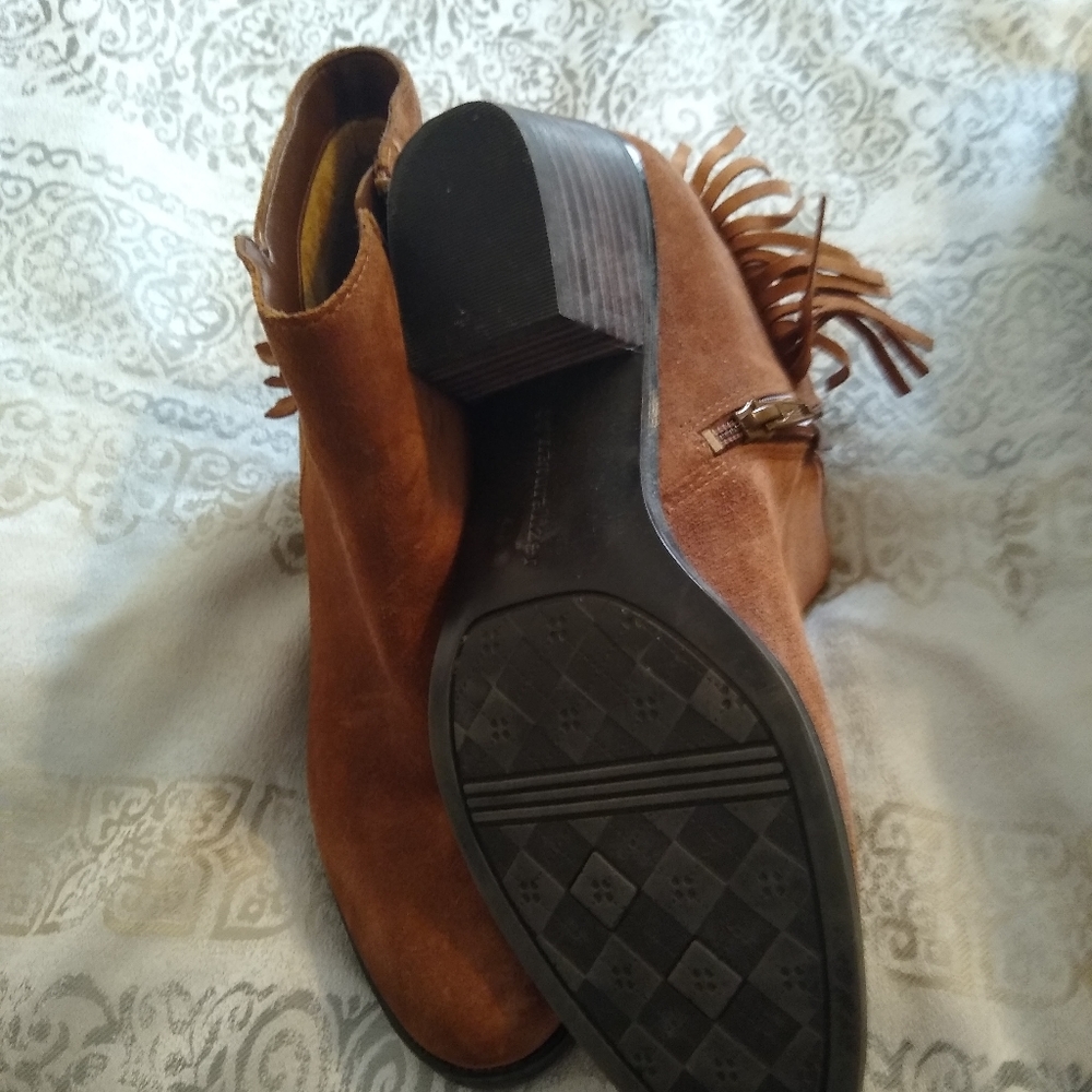 Boots and shoes - Picture 4 of 6